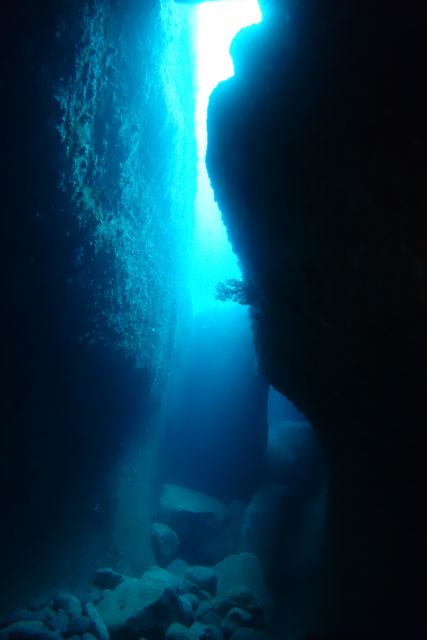 DSC09892水路下の洞窟