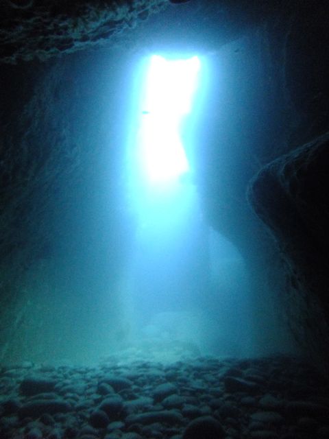 DSCF1860水路下の洞窟
