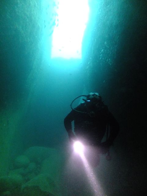 DSCF2864水路下の洞窟