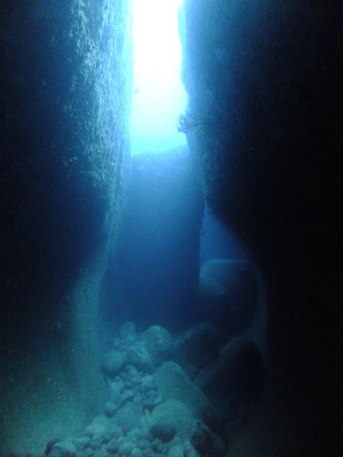 DSCF6468水路下の洞窟
