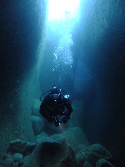 DSCF6820水路下の洞窟