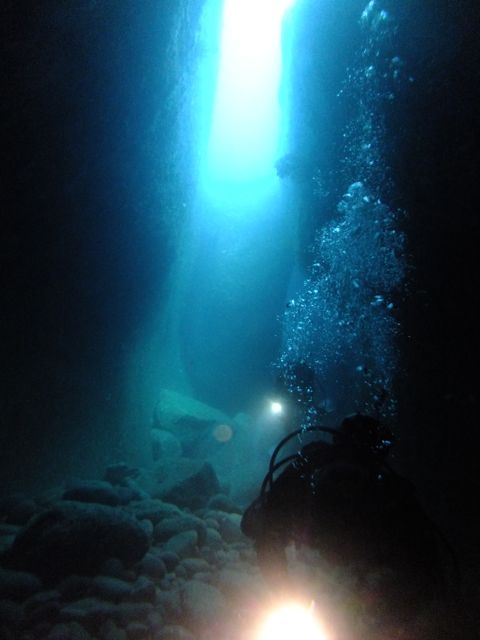 DSCF6973水路下の洞窟